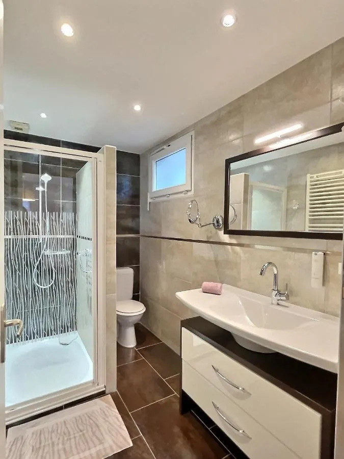 Les Platanes Hotel Gorrevod Guest house